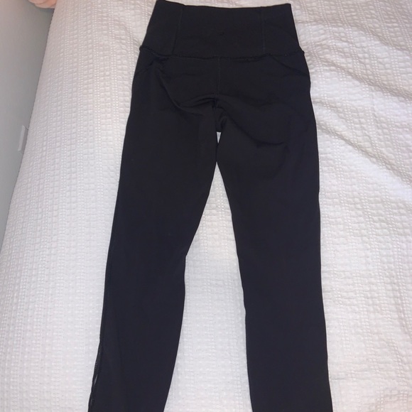 Black Lululemon leggings with mesh - Picture 10 of 12